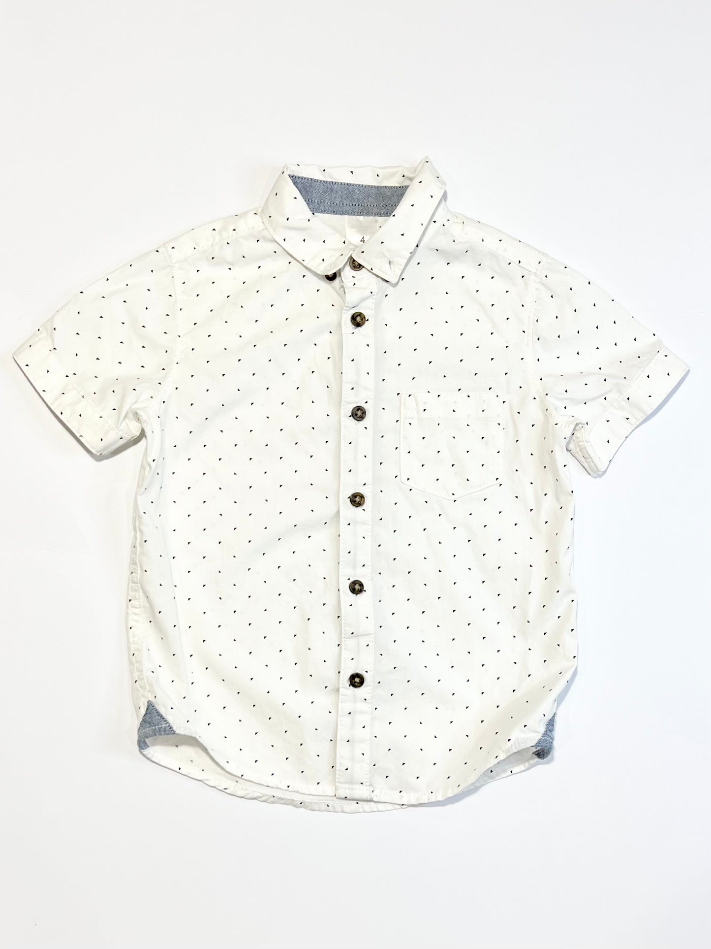 White triangles shirt - Size 4