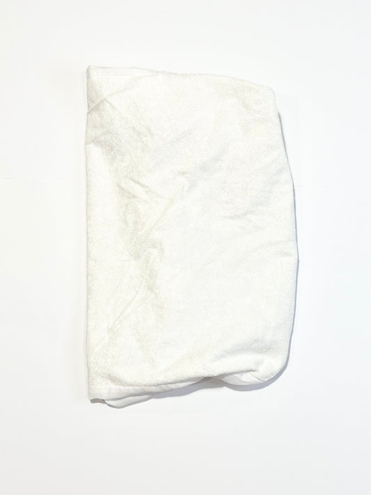 Bassinet fitted mattress protector