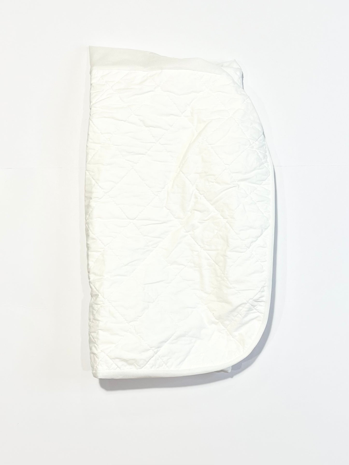 Bassinet fitted mattress protector