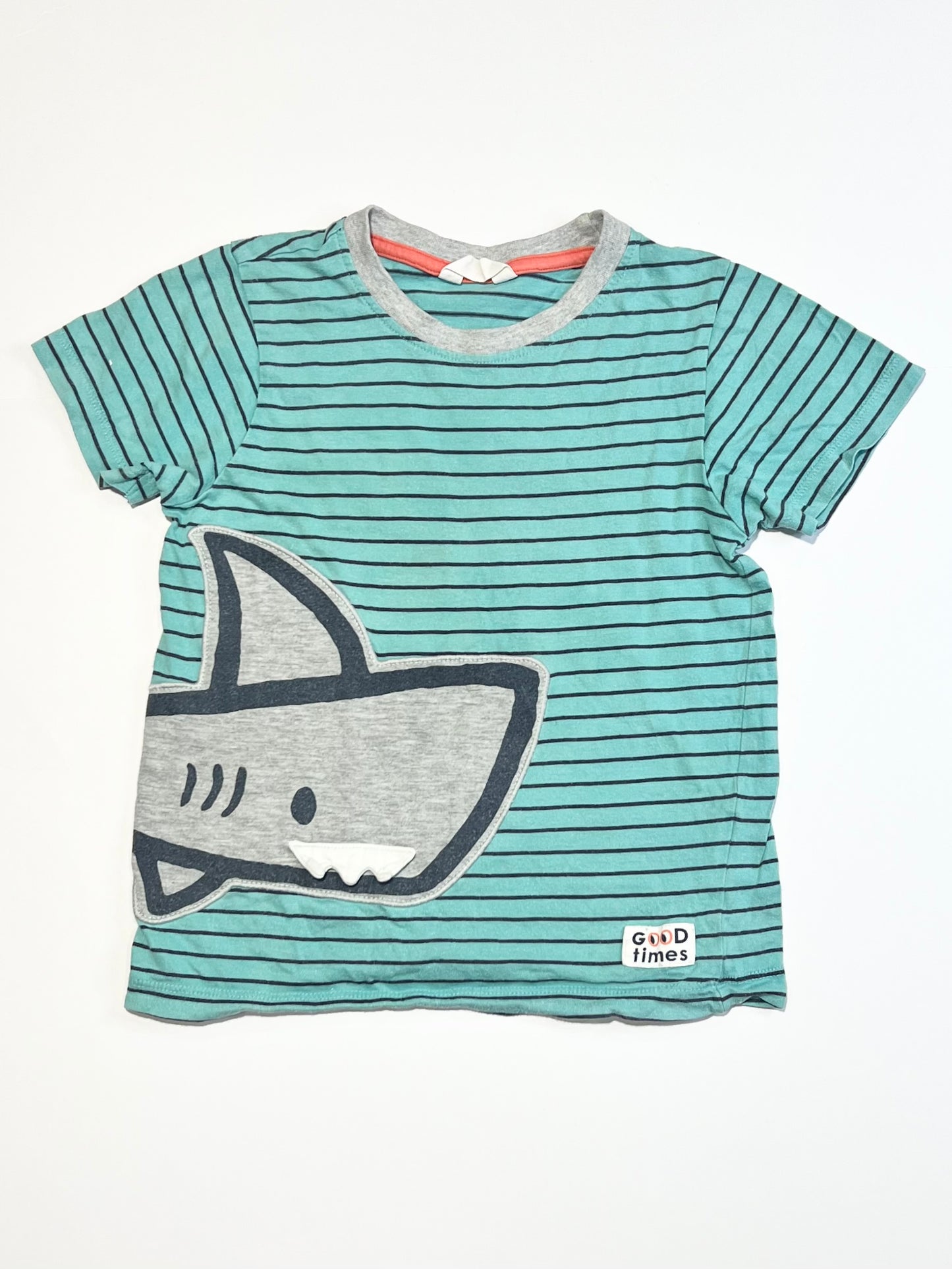 Striped shark tee - Size 4
