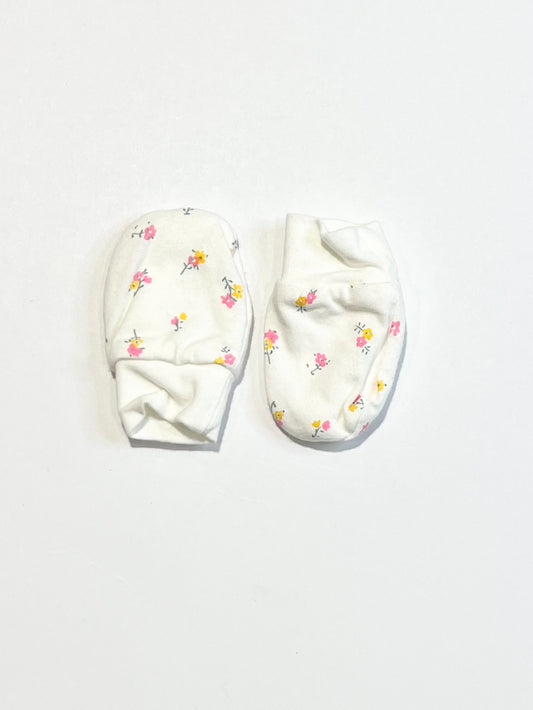 Floral mittens - Size 0-6 months