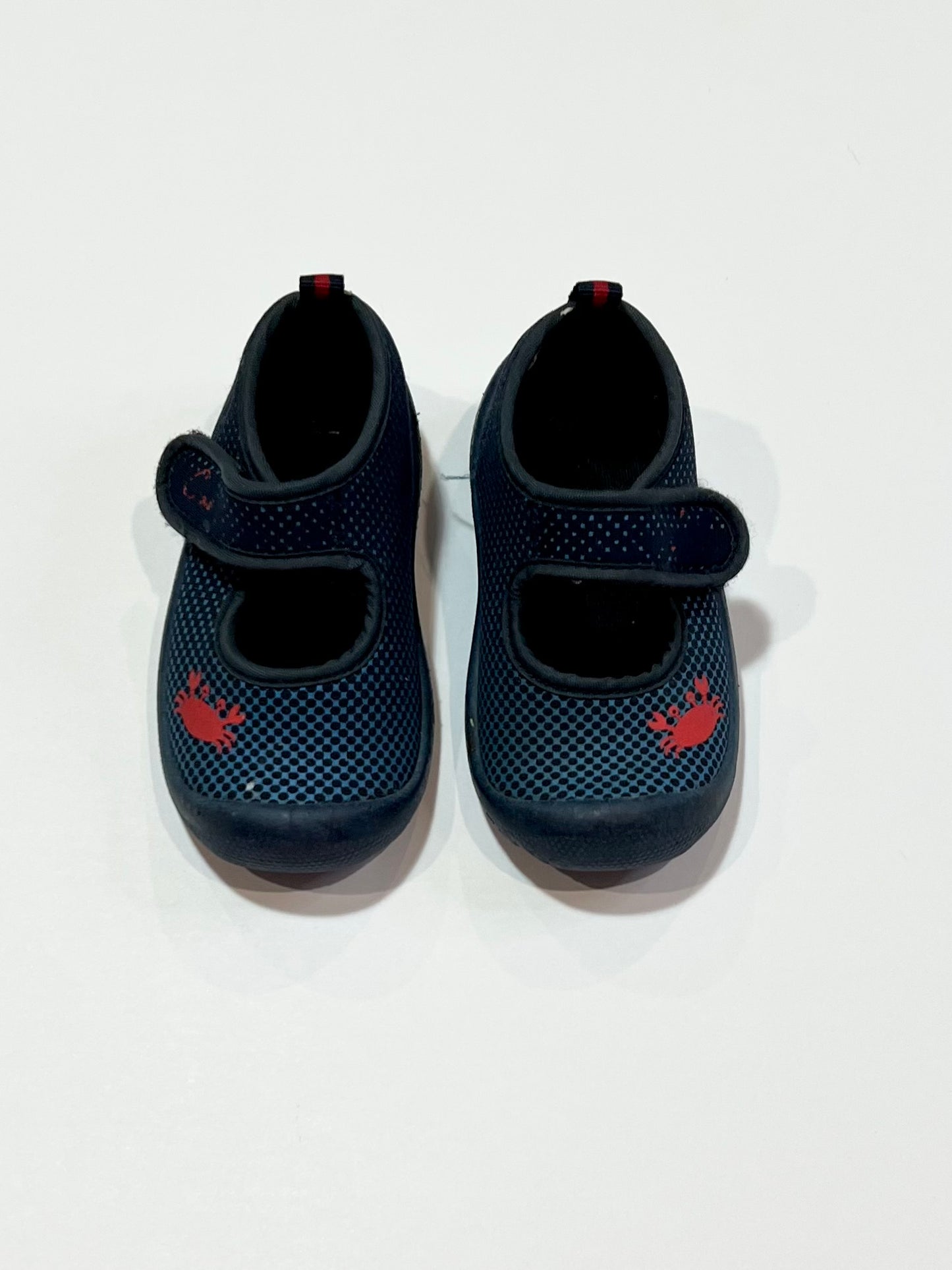 Crab beach shoes - Size EU22