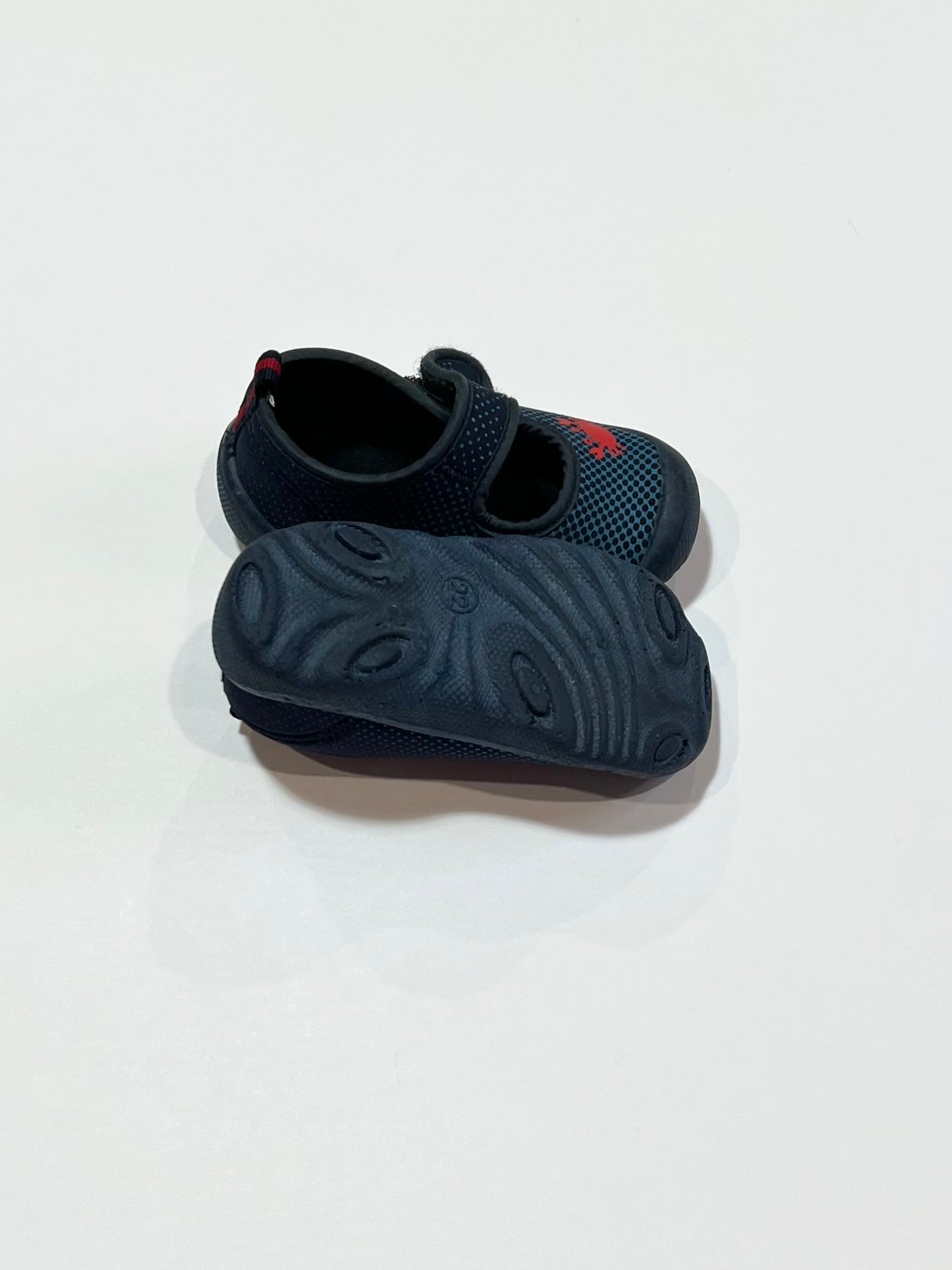 Crab beach shoes - Size EU22