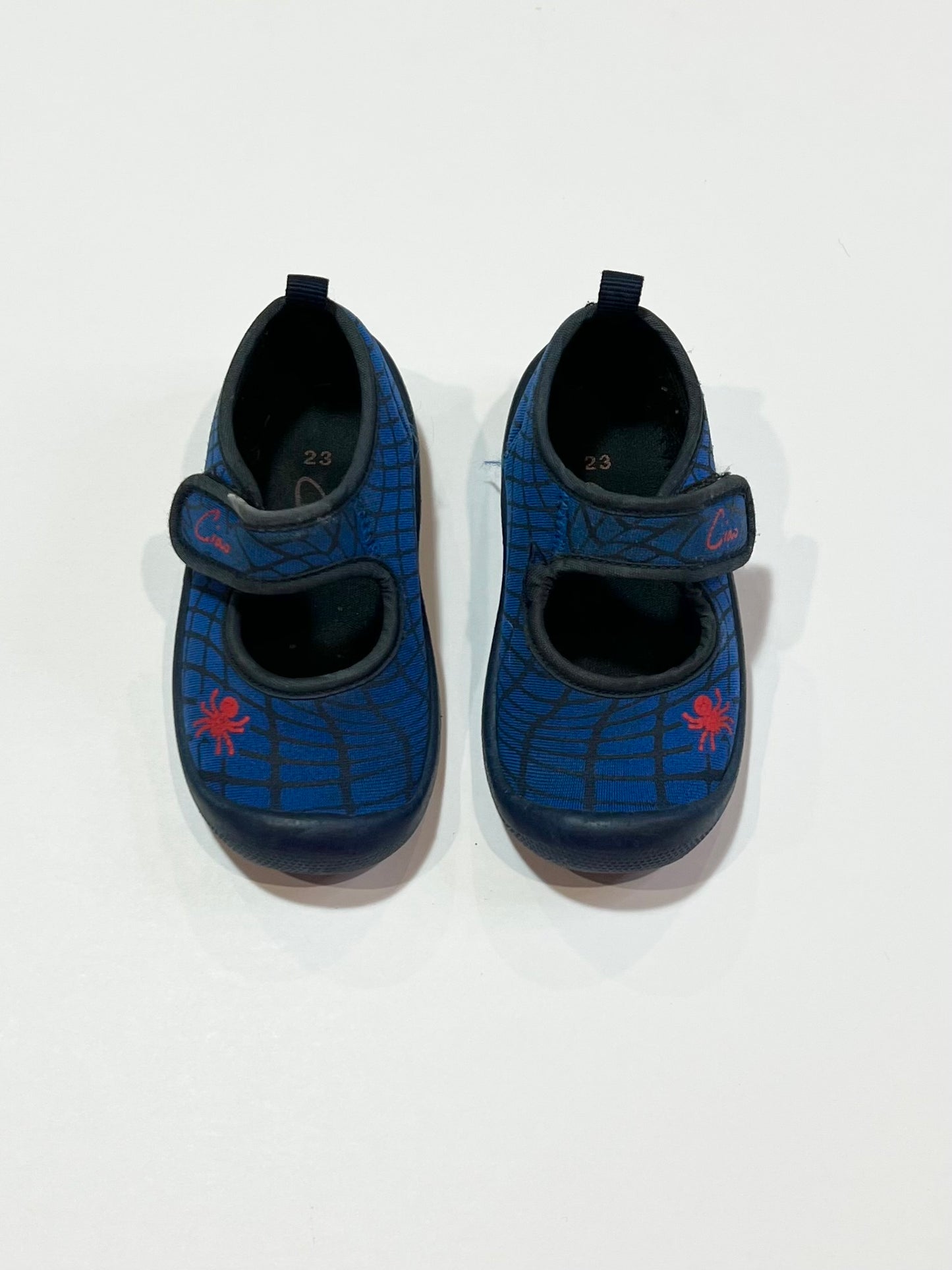 Spider beach shoes - Size EU23
