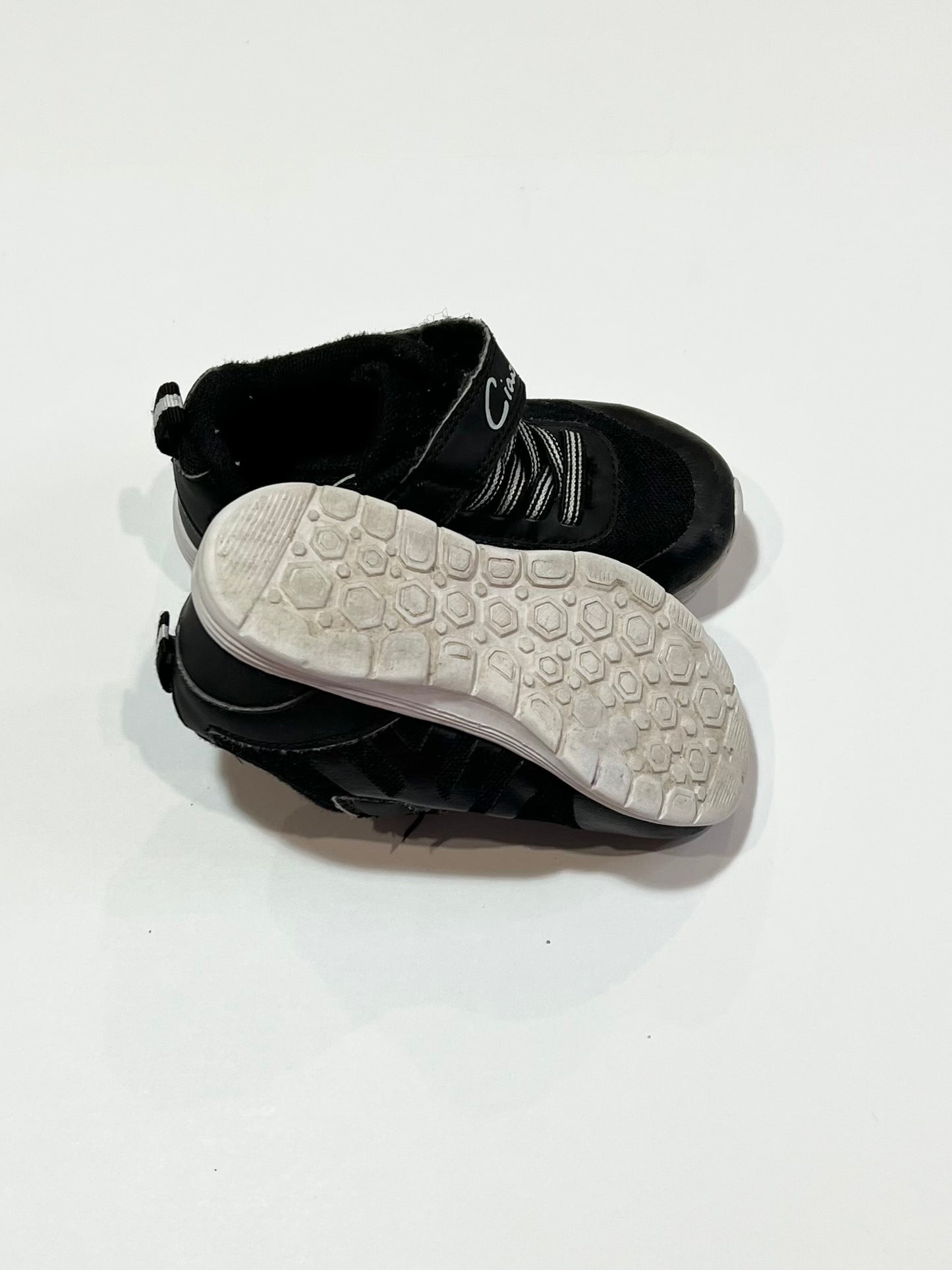 Black sneakers - Size EU23