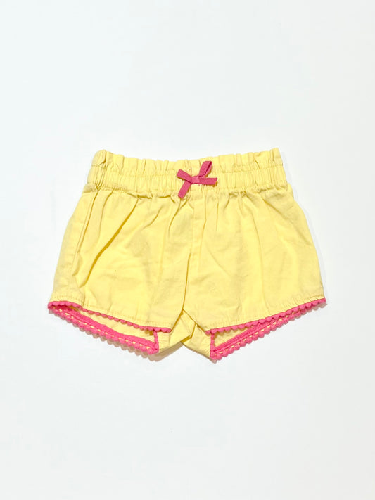 Yellow shorts - Size 000