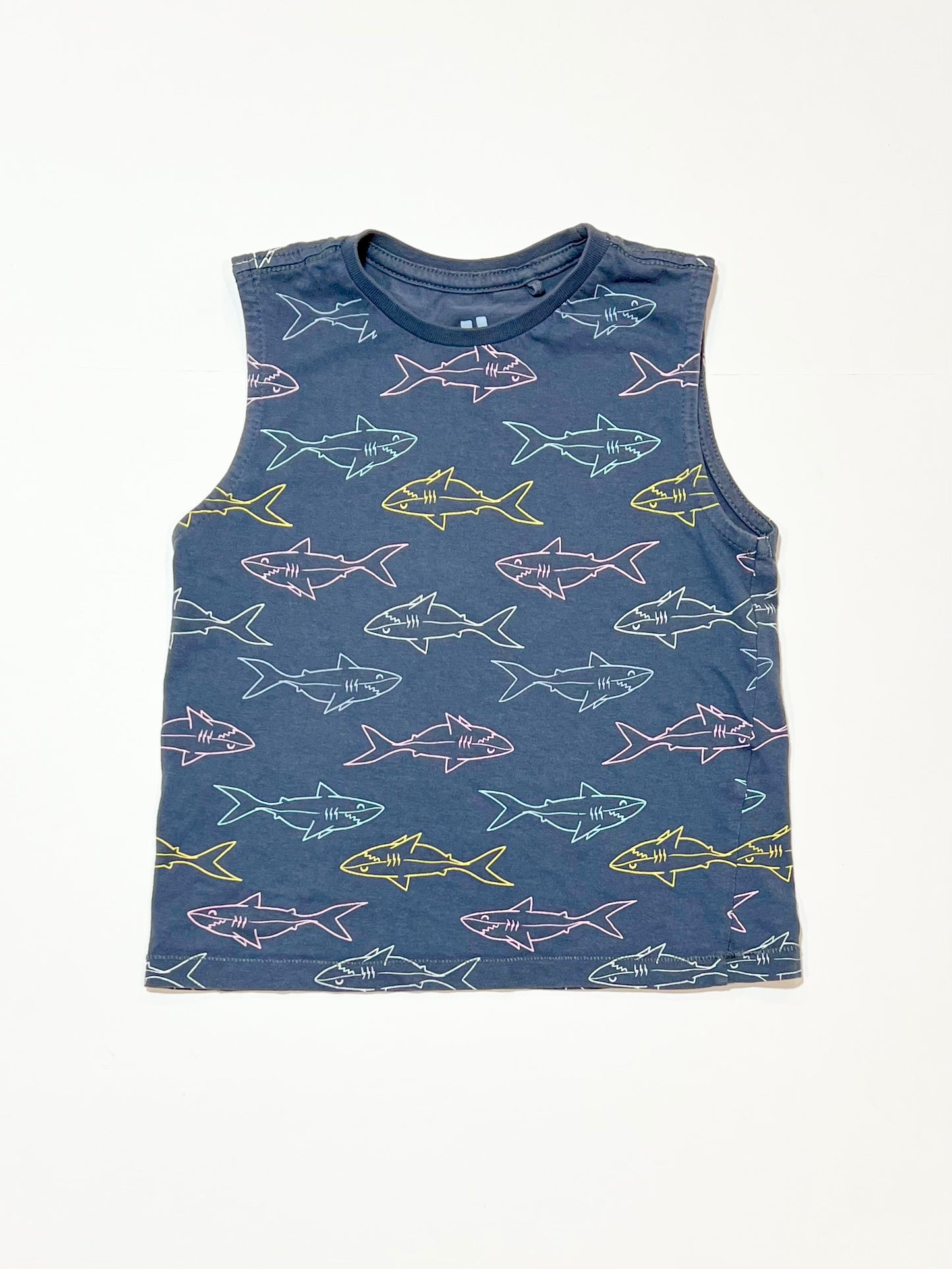 Sharks tank - Size 4