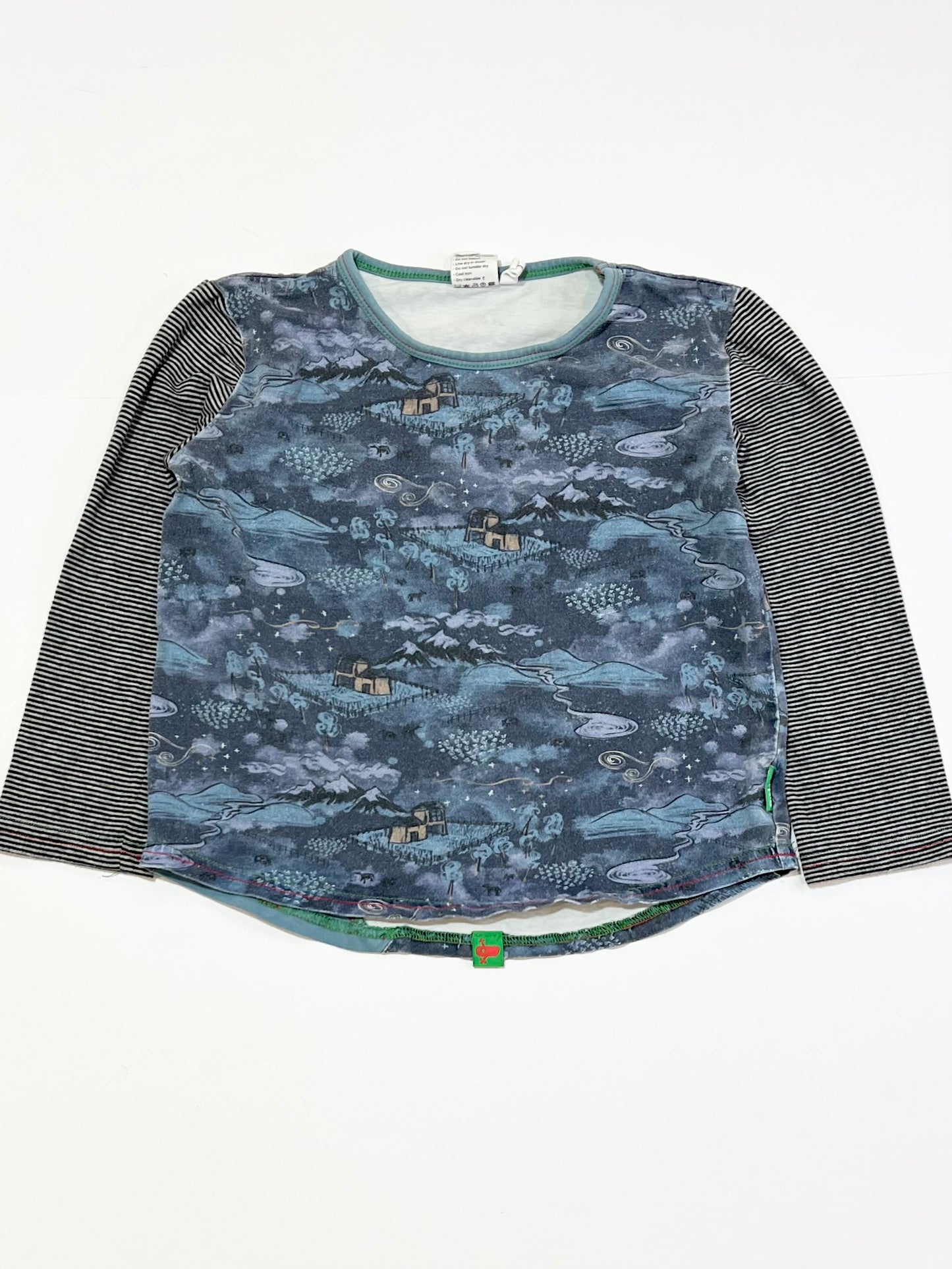 Night time mountains top - Size 3-4