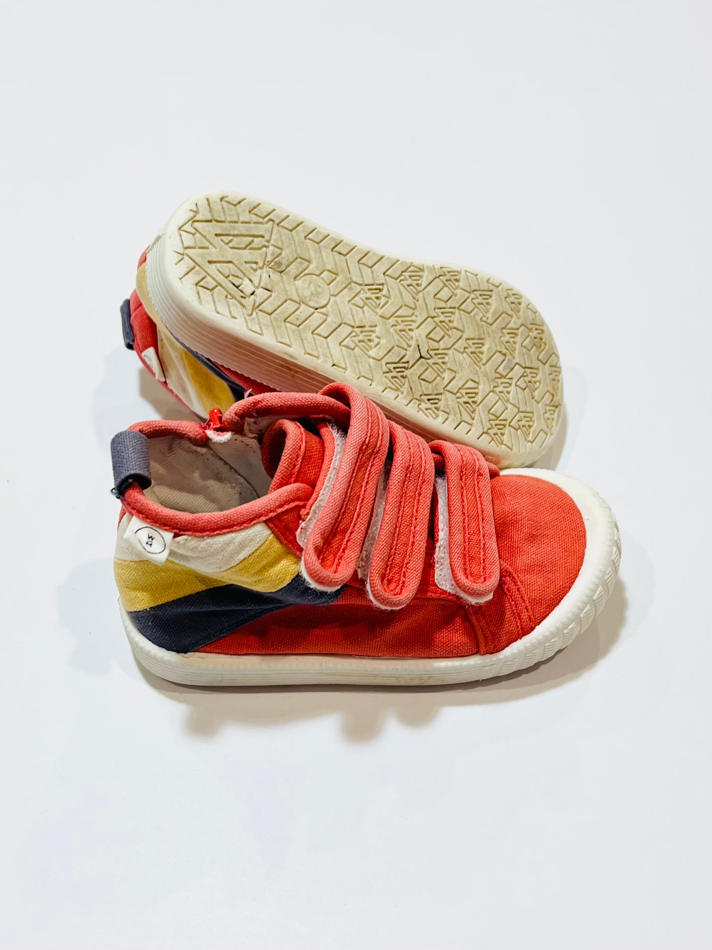 Hi top canvas shoes - Size EU24