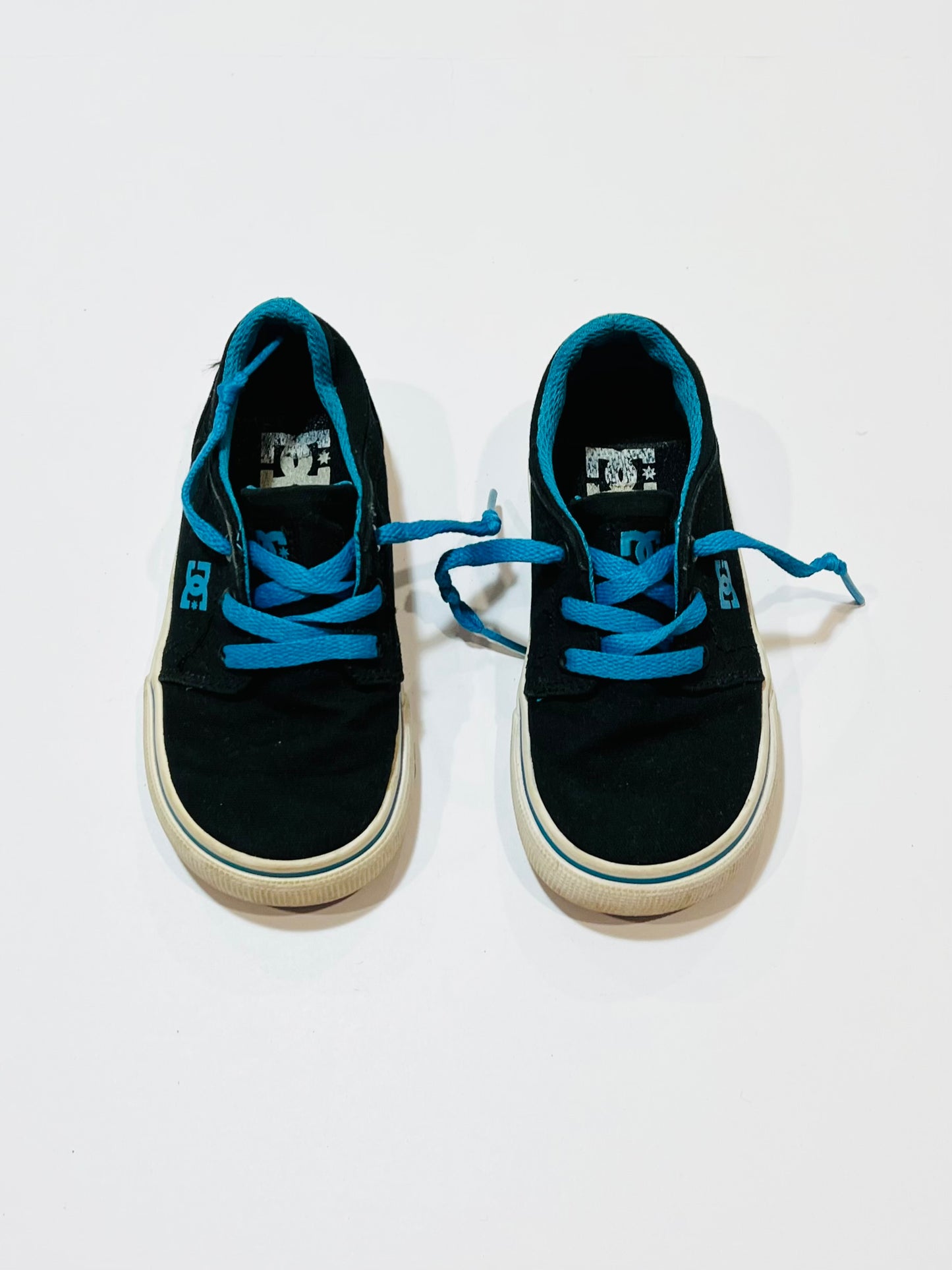Black canvas shoes - Size US8