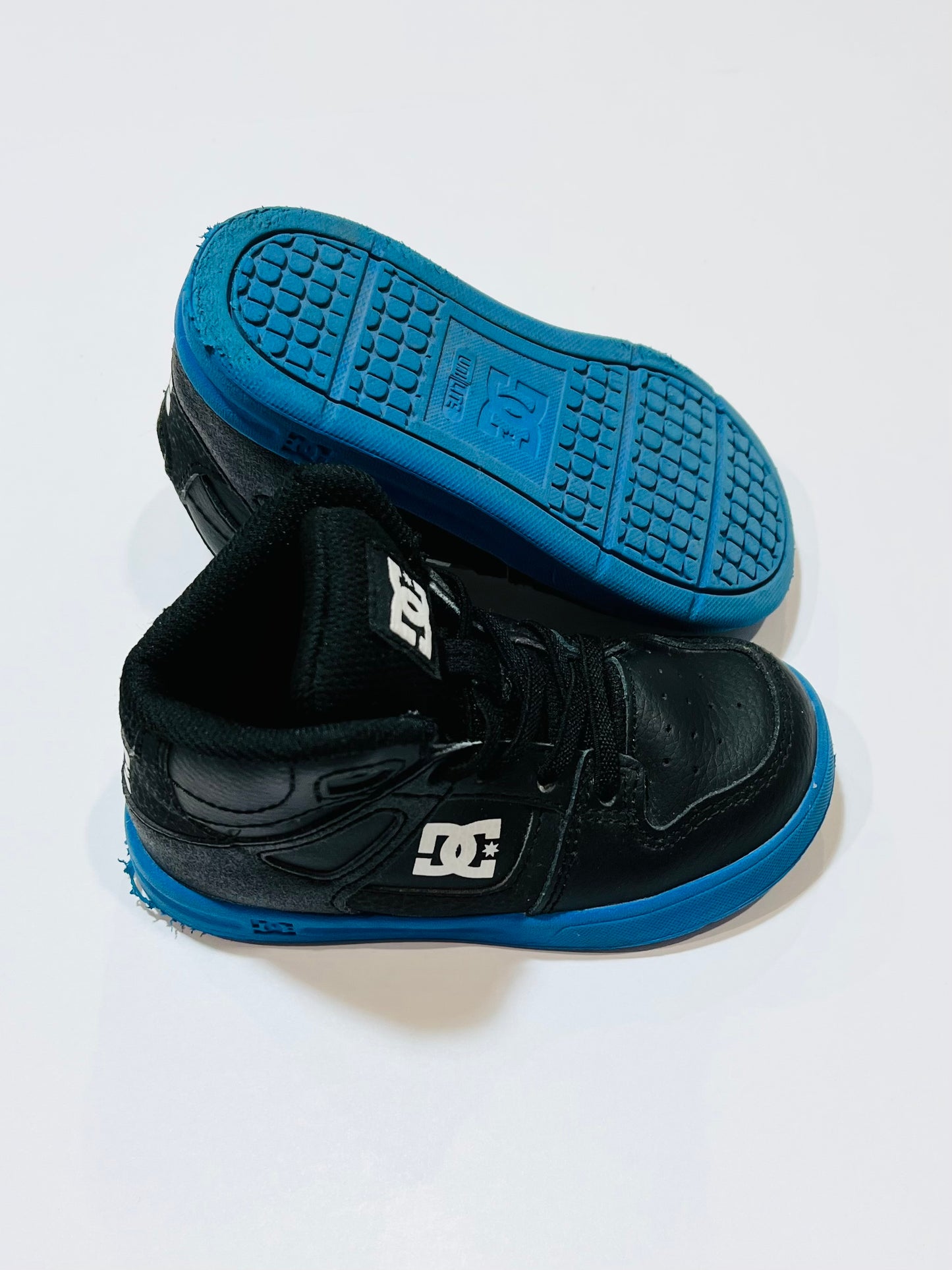 Black hi tops - Size US8
