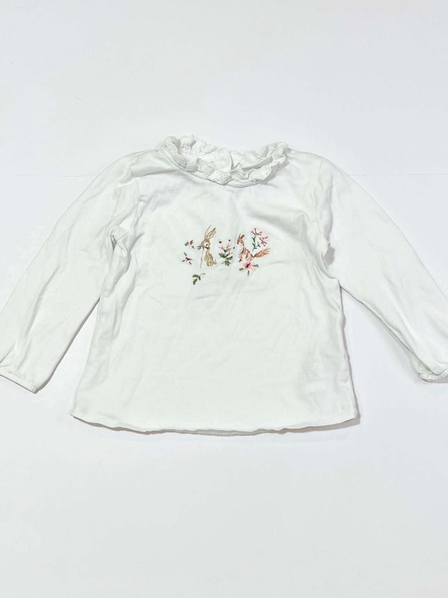 White embroidered top - Size 6-9 months