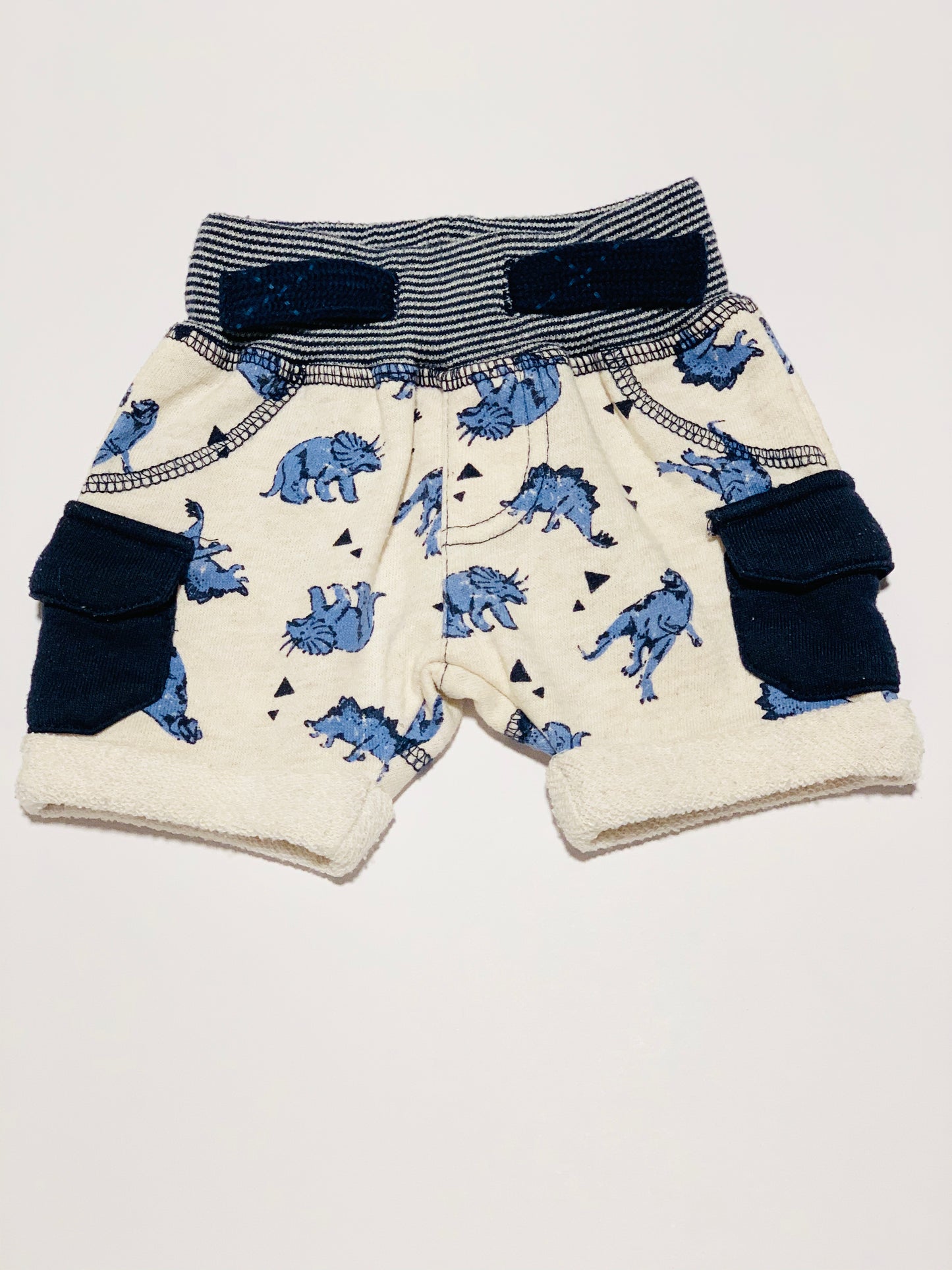 Soft dinosaur shorts - Size 000