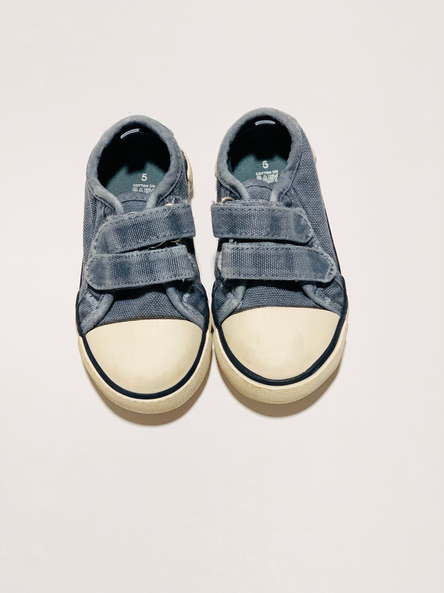 Vintage wash trainers - Size 5