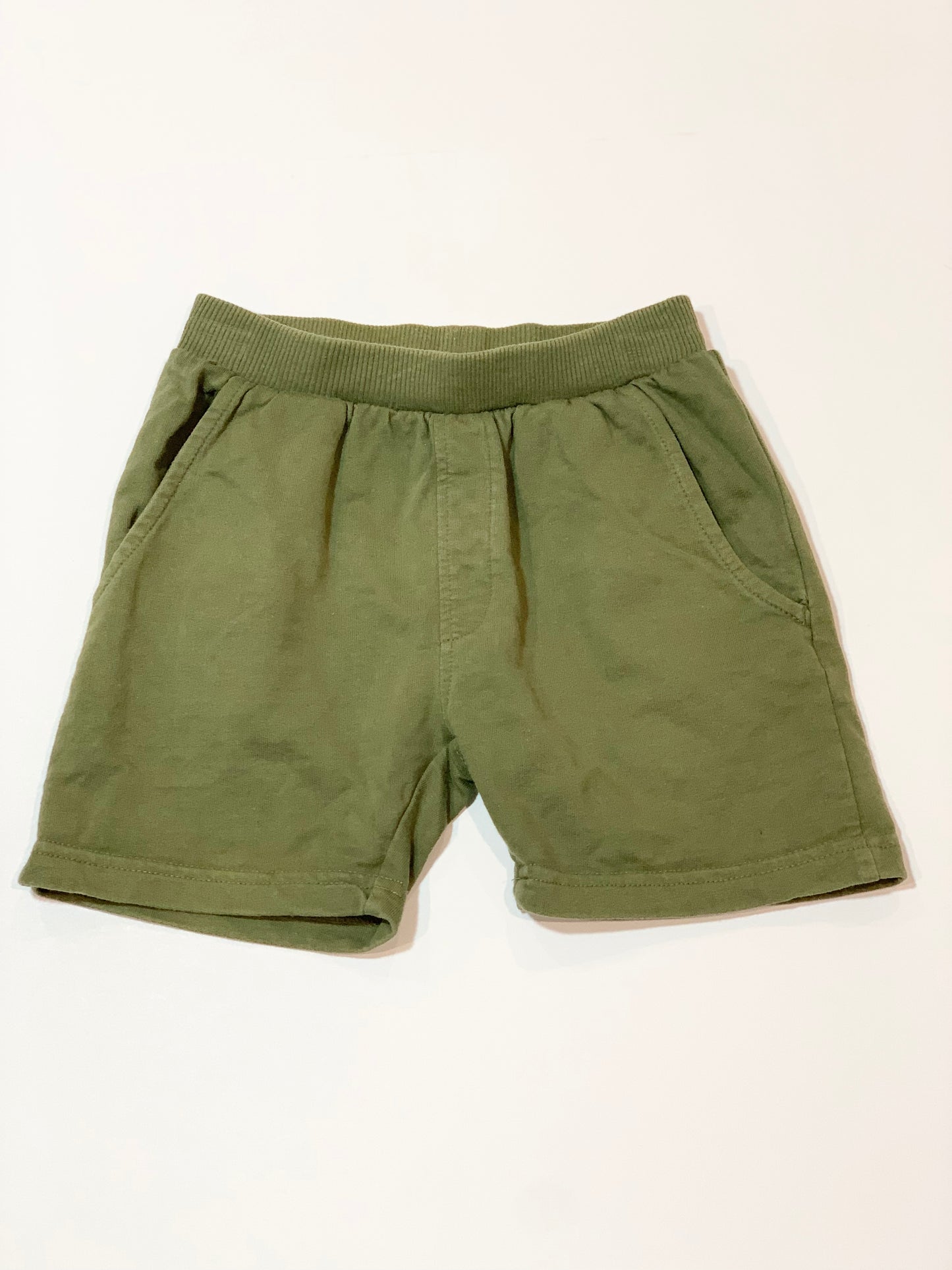 Green sweat shorts - Size 3