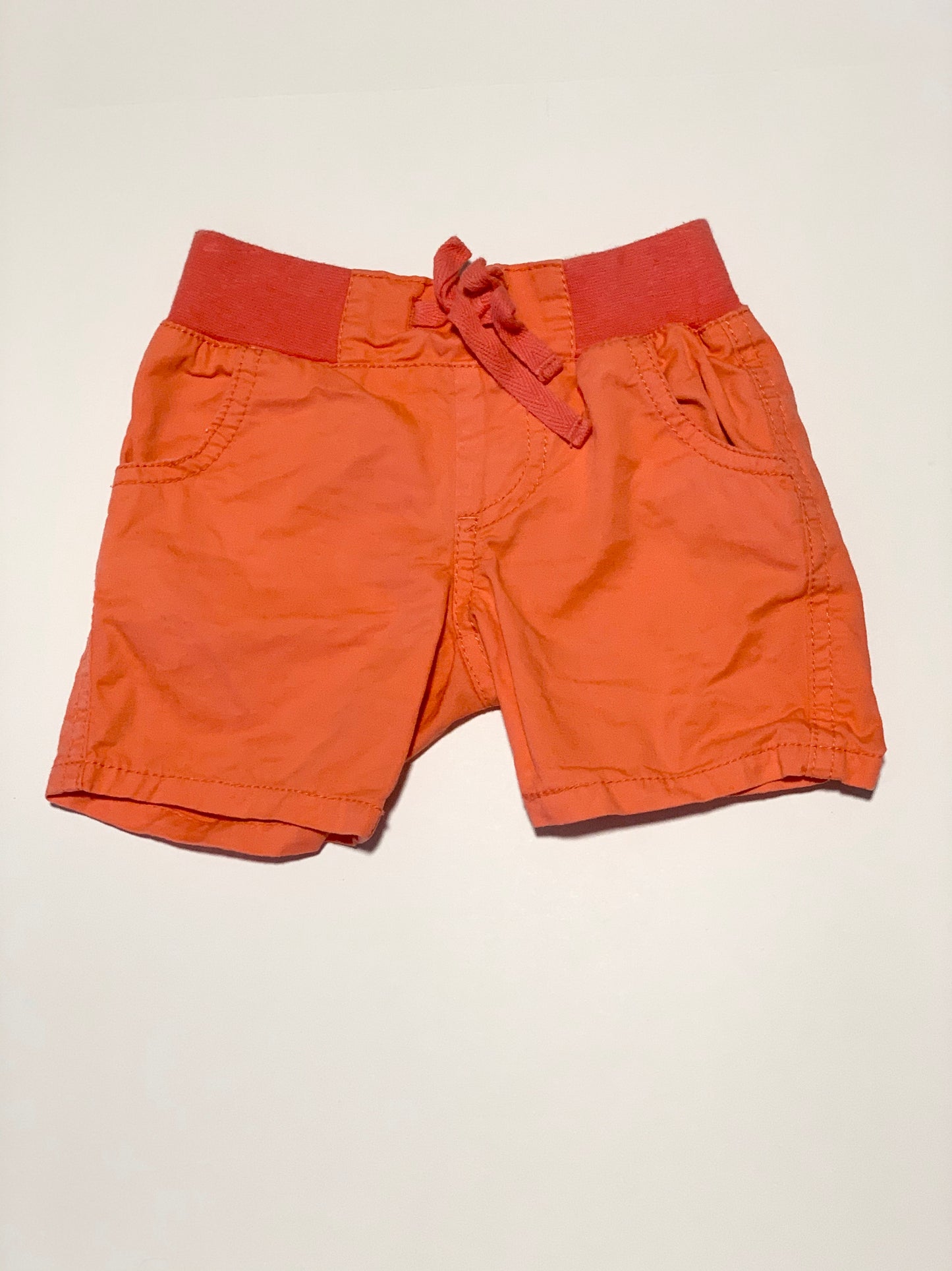 Red shorts - Size 00