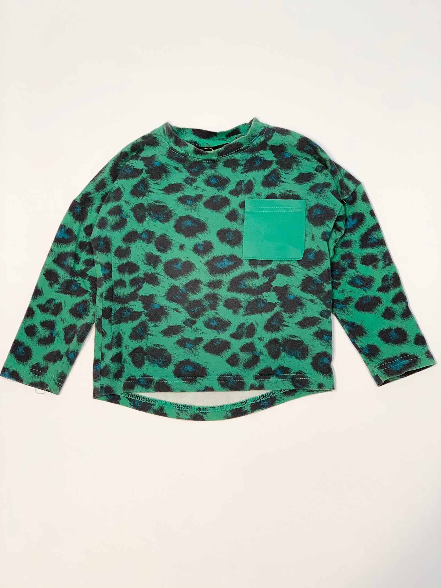 Green leopard tee - Size 2
