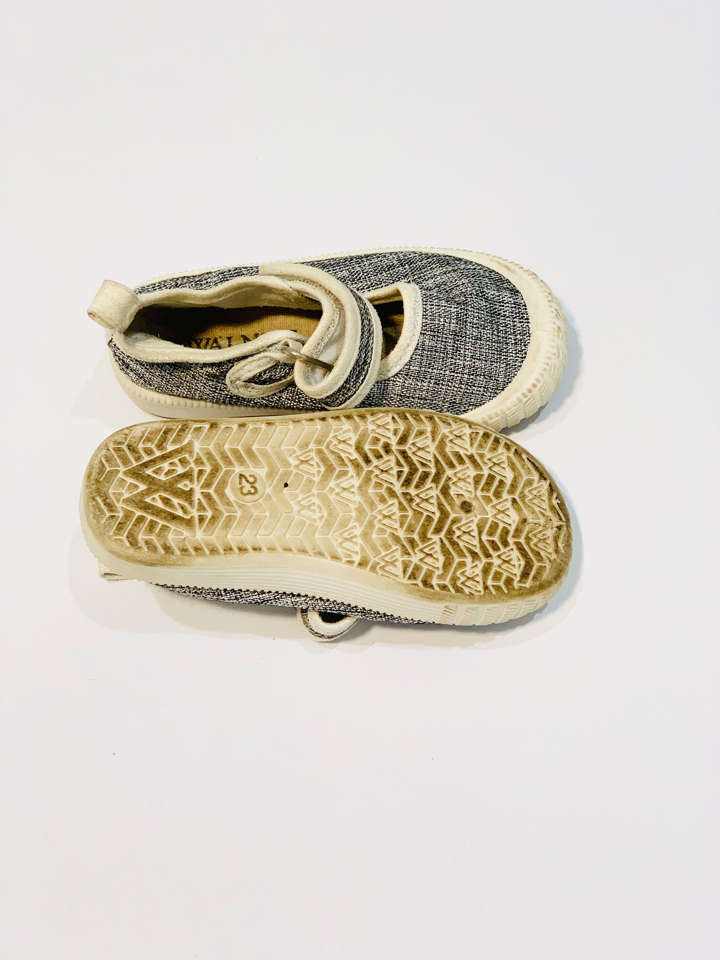 Canvas shoes - Size EU23