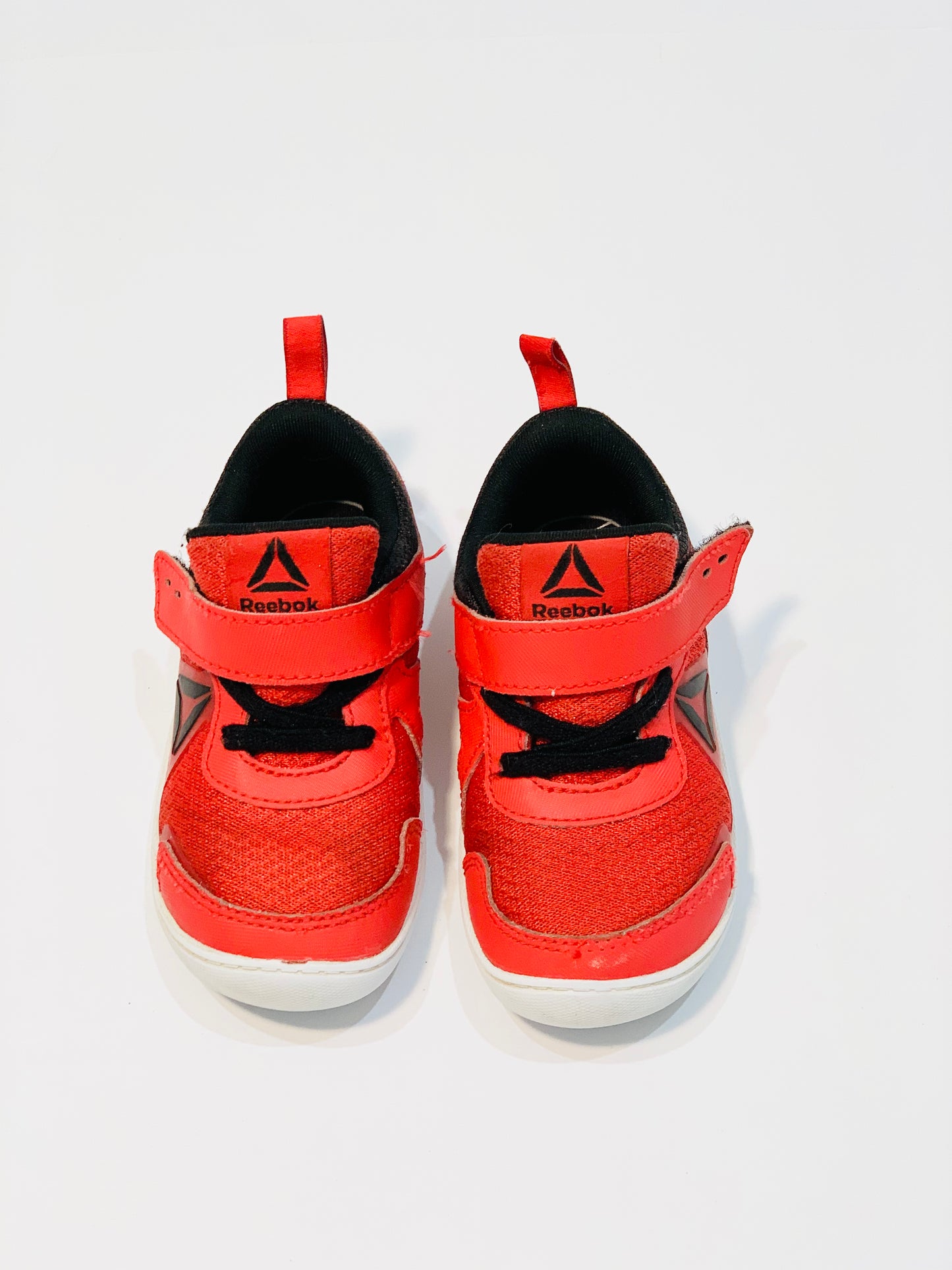 Red sneakers - Size US7