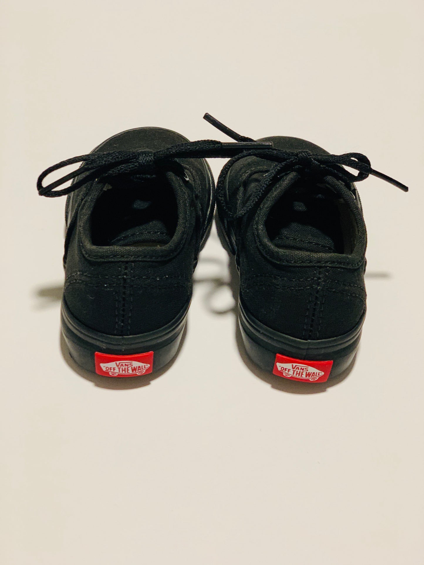 Black canvas shoes - Size US5